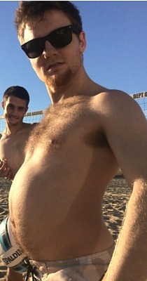 admirer88888:Belly at the beach