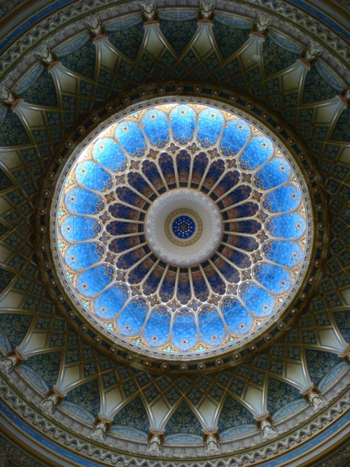 firsttemple:  The Szeged Synagogue is a synagogue in Szeged, Hungary. It is a 1907 building des