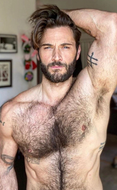 thebearunderground:  The Bear Underground - Best in Hairy Men (since 2010)🐻💦 Over 43,000 followers and  66k+ posts in the archive 💦🐻 