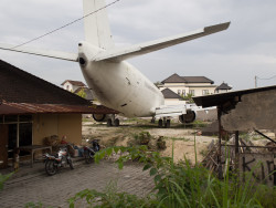 Destroyed-And-Abandoned:  Why Is This Old Boeing 737 There In Bali, Indonesia ?