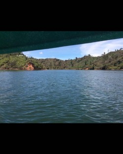 We went fishing and saw a bunch of celeb’s fincas including James a soccer player from Colombia’s National team.  #fishing #captaincolombia #famousfincas #Guatape #fishingseason2017  #fishingfortrout  #Colombia #SouthAmerica #🇨🇴 #lost #lostnachos