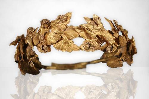 crisolyn-uendelig:This wreath was purportedly recovered in modern day China, in a region which saw t