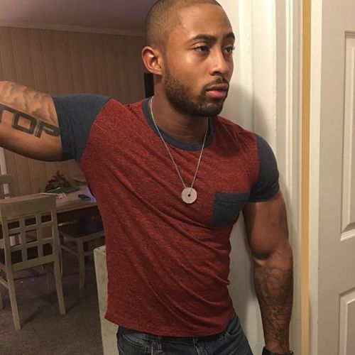bigred8722:  twist-fate:  http://twist-fate.tumblr.com/archive IG iCANDY   Nice