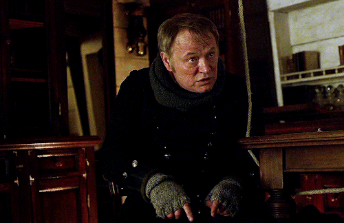 luojins:-there’ll be no melodramas here. just live men, or dead men.jared harris as francis crozier 