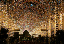 mothernaturenetwork:  Photo of the day: Stunning luminary memorializes Kobe earthquake victimsWhile the intricate display is reminiscent of holiday decorations around the world, the annual event actually commemorates the victims of Kobe’s Great Hanshin