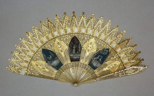 treasures-and-beauty - Brisé fan of horn in the Gothic Revival...