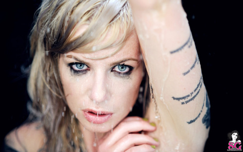 idreamofsuicidegirls:  Vice idreamofsuicidegirls.tumblr.com 
