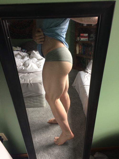 infamousbigdick:30k notes and I’ll make a video plowingmy friends phat ass.