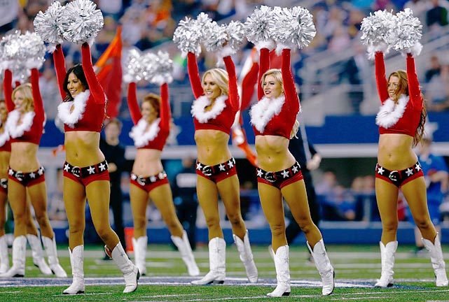 epicfemales:  Merry Christmas from the Cowboys Cheerleaders