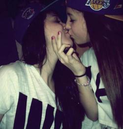 the-inspired-lesbian:  Love &amp; Lesbians ♡I need to follow more blogs, checking out all new followers