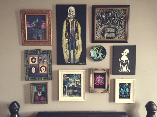 stayupallday-sleepupallnight:My haunted mansion guest room is finally finished and I love how it tur