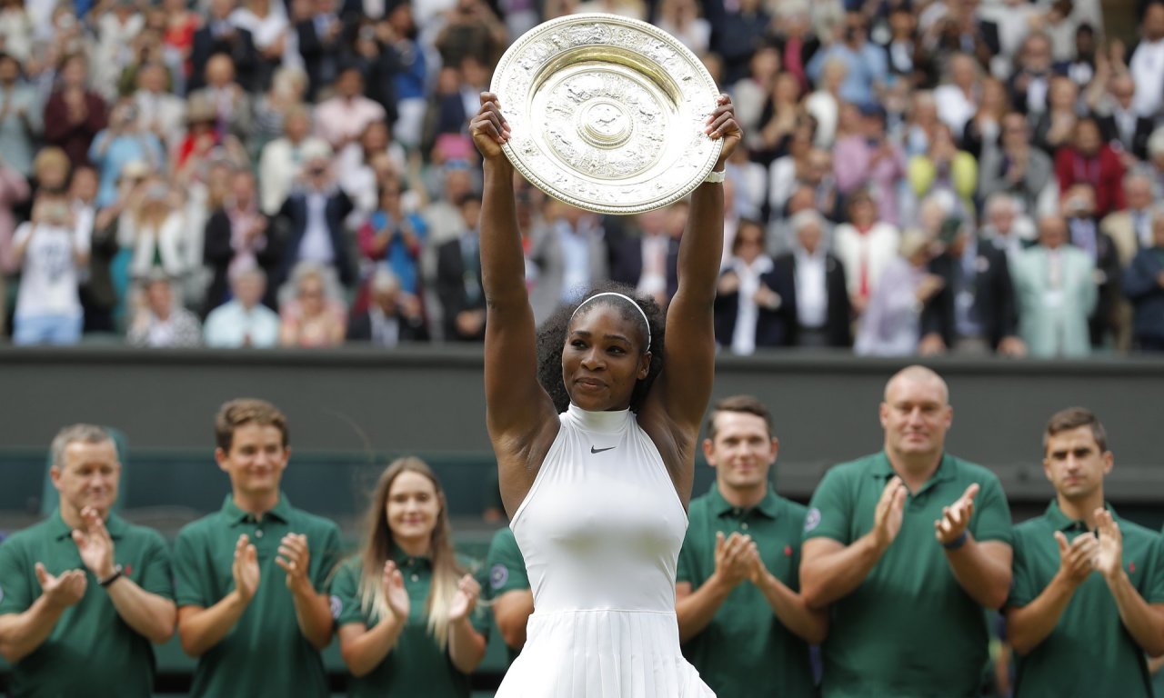 nerd-utopia:  Serena Williams beats Angelique Kerber 7-5, 6-3 in Wimbledon final