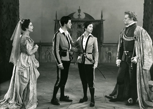 cat-i-the-adage:Twelfth Night - Vivien Leigh, Trader Faulkner, Keith Michell, Maxine Audley(Olivier 