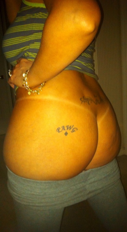 mexpwr:  thegirlwiththespadetattoo:  Pawgmilf… Spaded and owned  Fuck  Oh yea. Very nice