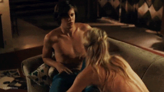 nkdndfms:Bill Skarsgård