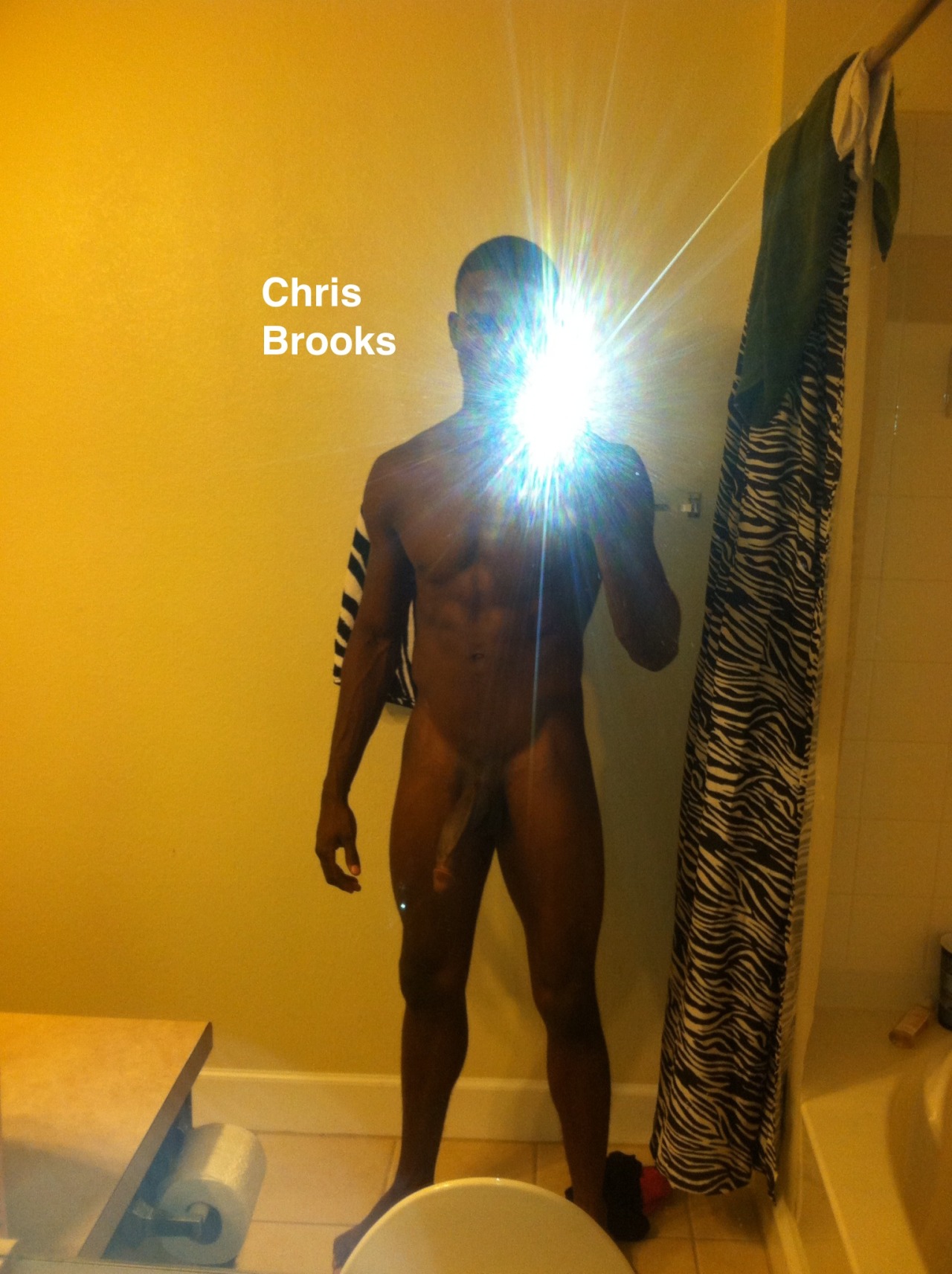 bigblackdallasdaddydick:  hotandexposed:  Hot, exhibitionist MMA fighter and admitted