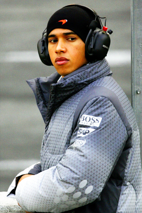 44lh:Lewis Hamilton during testing in 2006; Barcelona, Spain. Photo by Gareth Bumstead. #lewis hamilton#McLaren#barcelona#testing#2006#before f1#grey areas#pre debut#speaking of #alright ron hes looking good in the grey