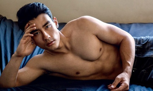 men-with-black-hair:Grey’s anatomy star Alex Landi tells Pink News:“I’m trying