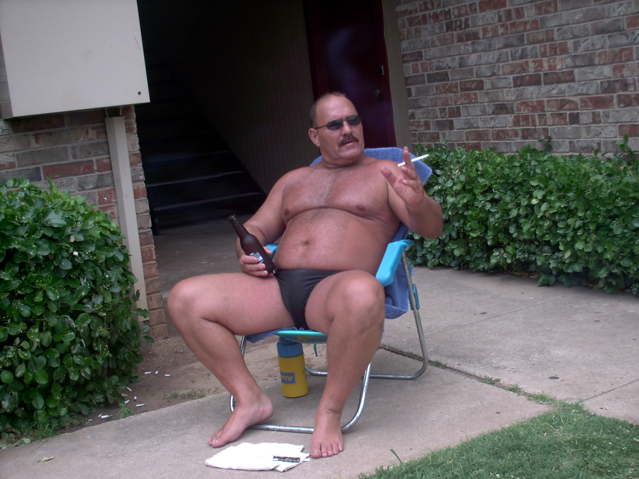 hotcocoabear:  fundoshioyaji:lbgainfat:Beer BellyNICE DADDY!!!  Delicious daddy is