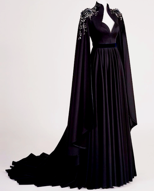 fashion-runways:LINDA FRIESEN ‘The Raven Queen’ dress if you want to support this blog consider dona