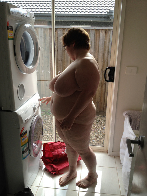 thehomenudist:  3/3Doing leisure activities in the nude is more fun. There is no