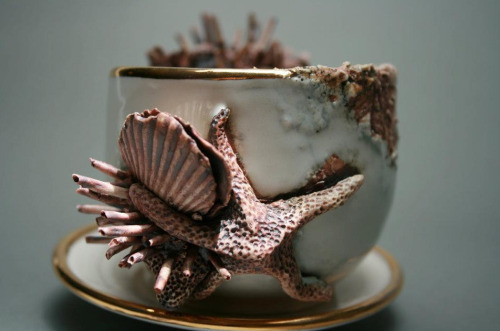 yourroyalpenis: fancyadance: Mary O’ Malley Ceramics more Davy Jones’ tea set.