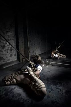 gorgone-kinbaku:  A day in Tokyo… Ropes &amp; pictures: Evilthell Models: Gorgone and Midori 