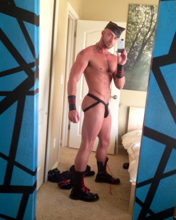 instaguys:  Guys with iPhones Source: gwip.me 