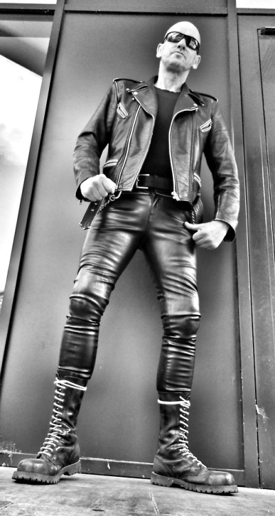 dirtyskunk: Leather and Boots Way fuckin tough!