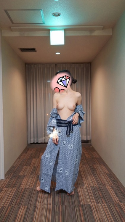 sven783: gmang66: 日本吃吃喝喝温泉行 更新一波 在同胞们各种喧哗的走廊里来一波露出 老婆大人也是拼了 p.s.日本哪里有好的混浴温泉？欢迎赐教 感谢分享