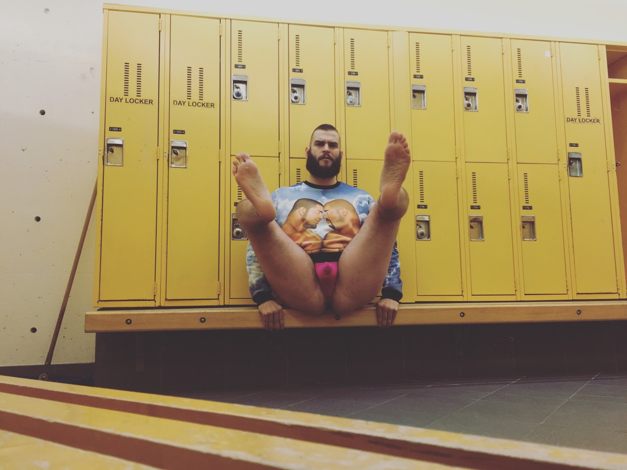 abeardedboy:  an other pic of the awesome day at the pool i had today, wanted to