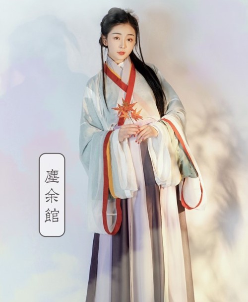 fouryearsofshades:weijin style hanfu featuring lots of ru by 塵余馆 汉服工作室