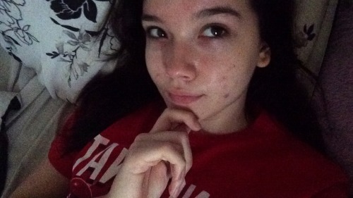 sexyfortunecookie:soymix:sexyfortunecookie:*has acne prone skin and heavy bags**still a beautiful ha