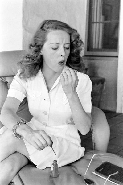 the-marriage-of-heaven-and-hell: Bette Davis at home in Beverly Hills, photographed by Alfred E