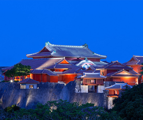 livesunique:Shuri Castle, Shuri, Okinawa, Japan,Albert Noffsinger PhotographyStunning castle! 