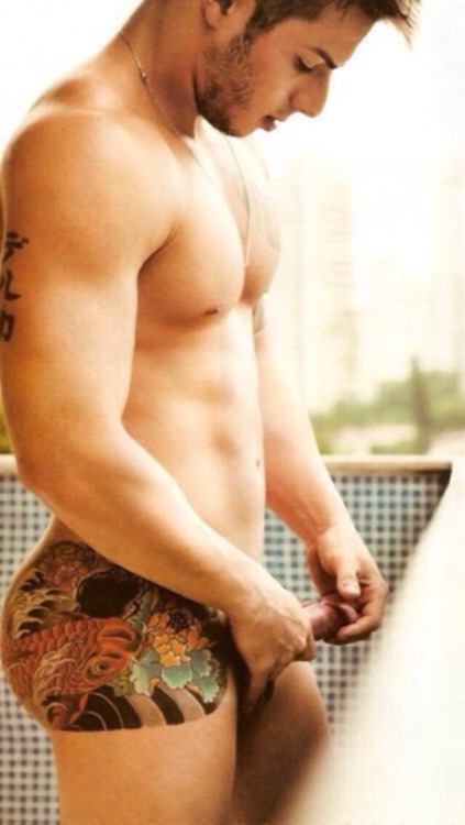 gayboy-11:  For some of the sexiest guys, and naked guys follow here: Gay Boys & Men Submit Here or Ask Me