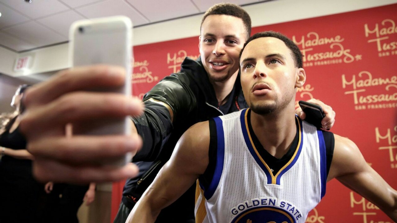 splash-brothers:  Steph poses with his wax figure at Madame Tussauds San Francisco