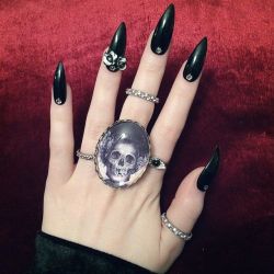 Gothic Charm School: pretty things