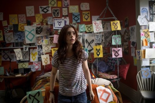 The Mortal Instruments: City of Bones new stills. Getting more and more excited to see this film! Ou