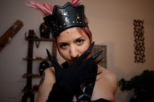 jacqueslefemme:  These are pretty fun ,meow. Cats are not-so-secretly Dominants ;) Lost Boys Velvet Rope shoot, photo credit by the Velvet Edge. Leather Crown  made by me! 