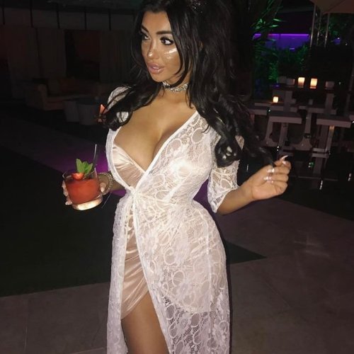 plastincandsiliconeperfection:Chloe Khan