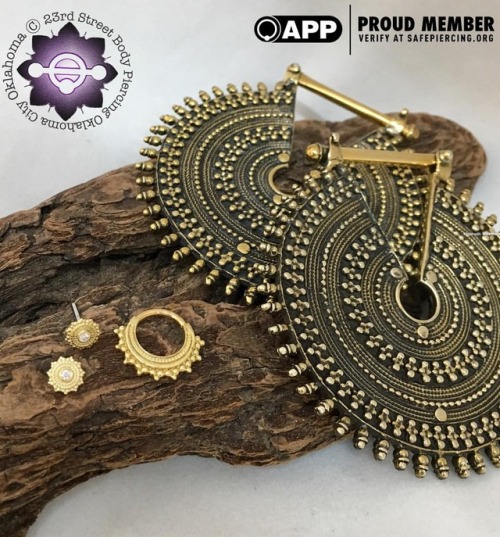 A beautiful yellow gold Afghan combo from @bvla featuring 18 karat yellow gold and genuine diamonds!