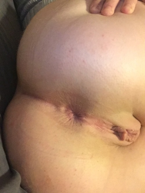 shyexpo: And daddy’s swollen, cute lil ass to play with when he wants.. god I need to see him 