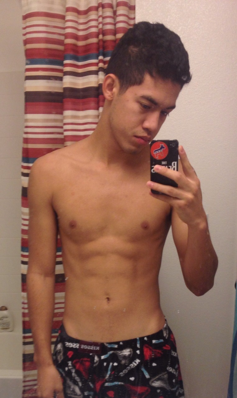 dorkymando:  ibelieveinpenis:  i have really attractive friends.  I have really attractive
