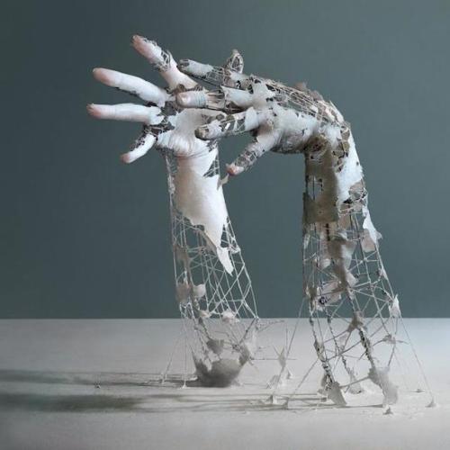 jedavu:  Incredible Digital 3D SculpturesYuichi Ikehata is a Japanese photographer and sculptor who uses 3D softwares to make impressive digital sculptures : body’s parts looking like skeletons, organic shapes of fossils and also tortured characters