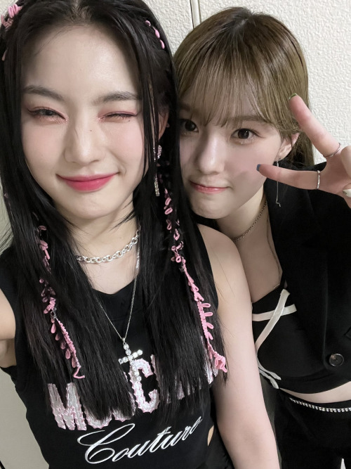 ISA (STAYC) &amp; ChaeHyun (Kep1er) - Selcas