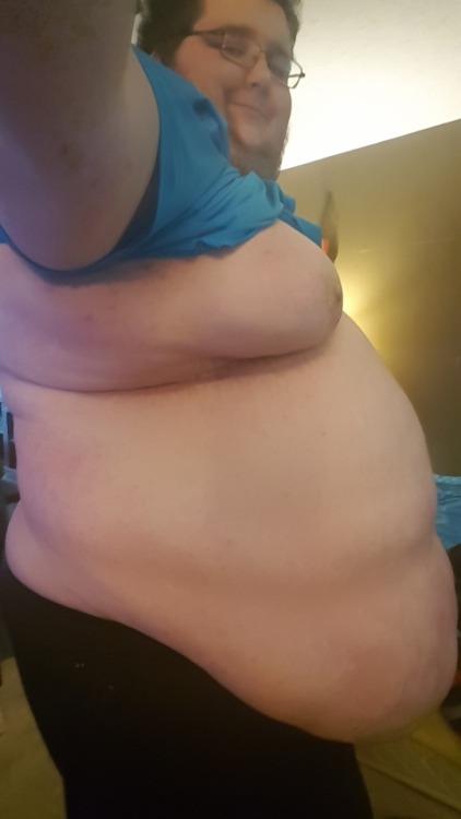 foxxy34:  gamertechchub:  Please help me grow! Make me your massive blob hog  You are so handsome !!!