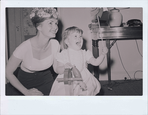 emmacharlottewatson: Stay afraid, but do it anyway. What’s important is the action. You don’t have to wait to be confident. Just do it and eventually the confidence will follow. Happy Birthday, Carrie Fisher! (october 21, 1956)   