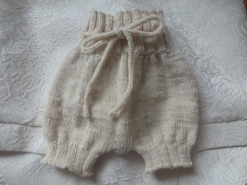 Another UFO roundup post. There have been some changes.
First, though, the FO. Cute little baby soaker. Lucky for me this was not a project intended for the baby I miscarried. I started it quite some time ago. I wanted to make baby bloomers,...