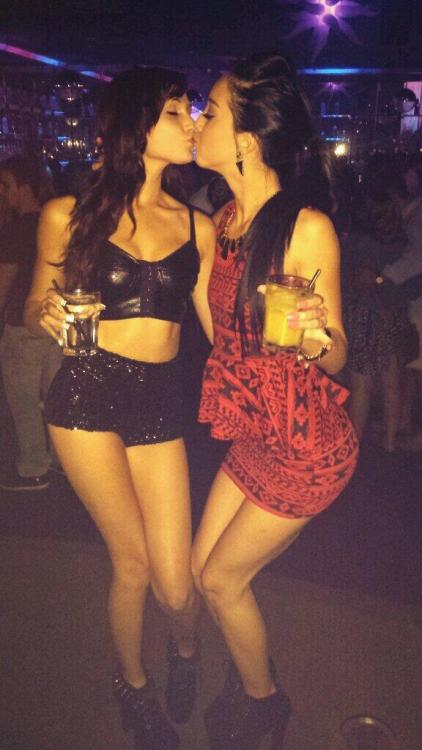Sexy Girls in Tight Dresses & Skirts